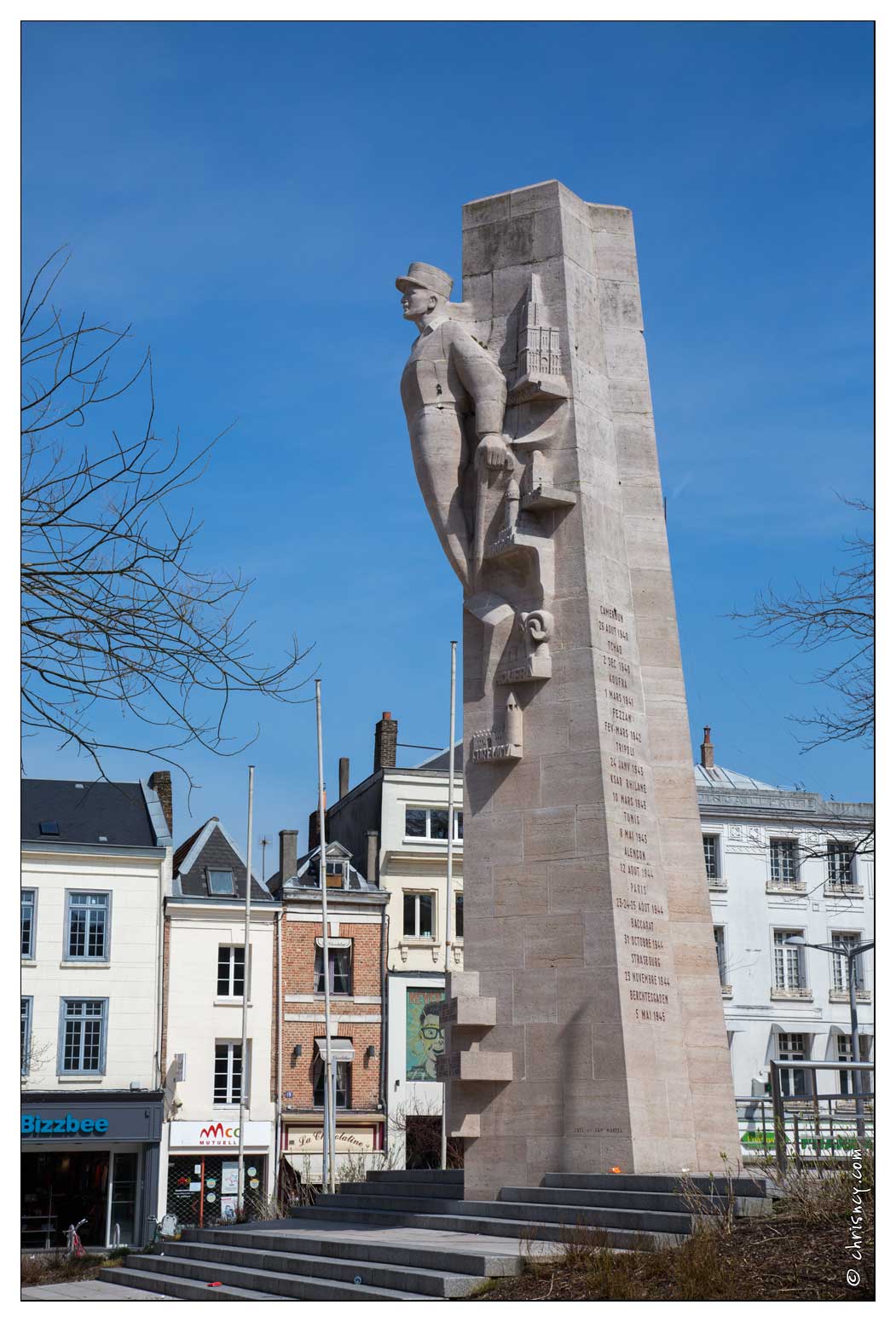 20150407-31_0363-Amiens_Place_Goblet_Monument_Leclerc.jpg