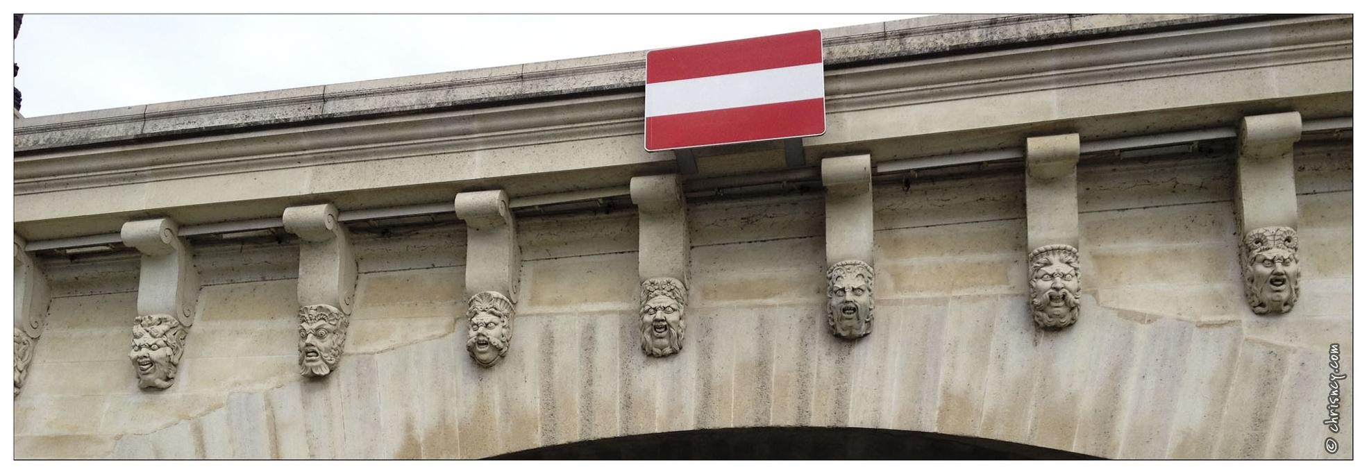 20120720-317_1104-Paris_Sur_la_Seine_Pont_Neuf.jpg