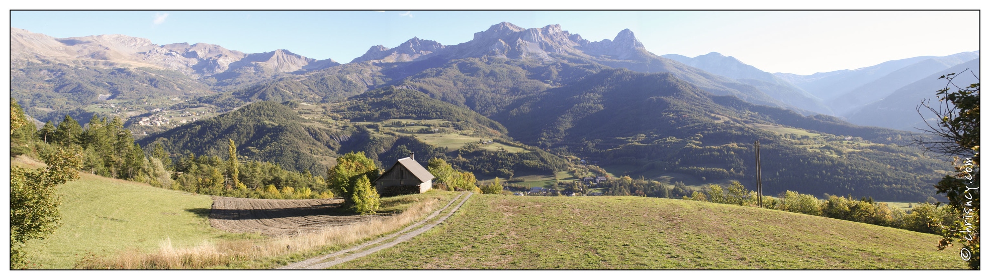 20061007-0096_3084-Le_Mercantour_vu_du_Gite_pano.jpg