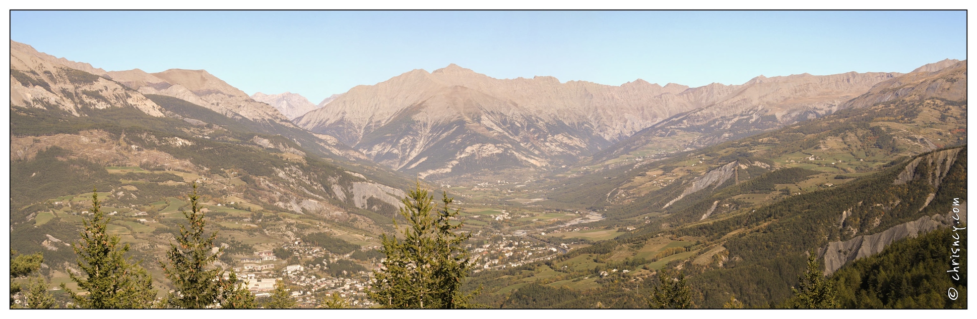 20061012-1052 3942-barcelonnette vu de pra loup pano - 20061012-1052_3942-barcelonnette_vu_de_pra_loup_pano.jpg 20061012-1052_3942-barcelonnette_vu_de_pra_loup_pano.jpg