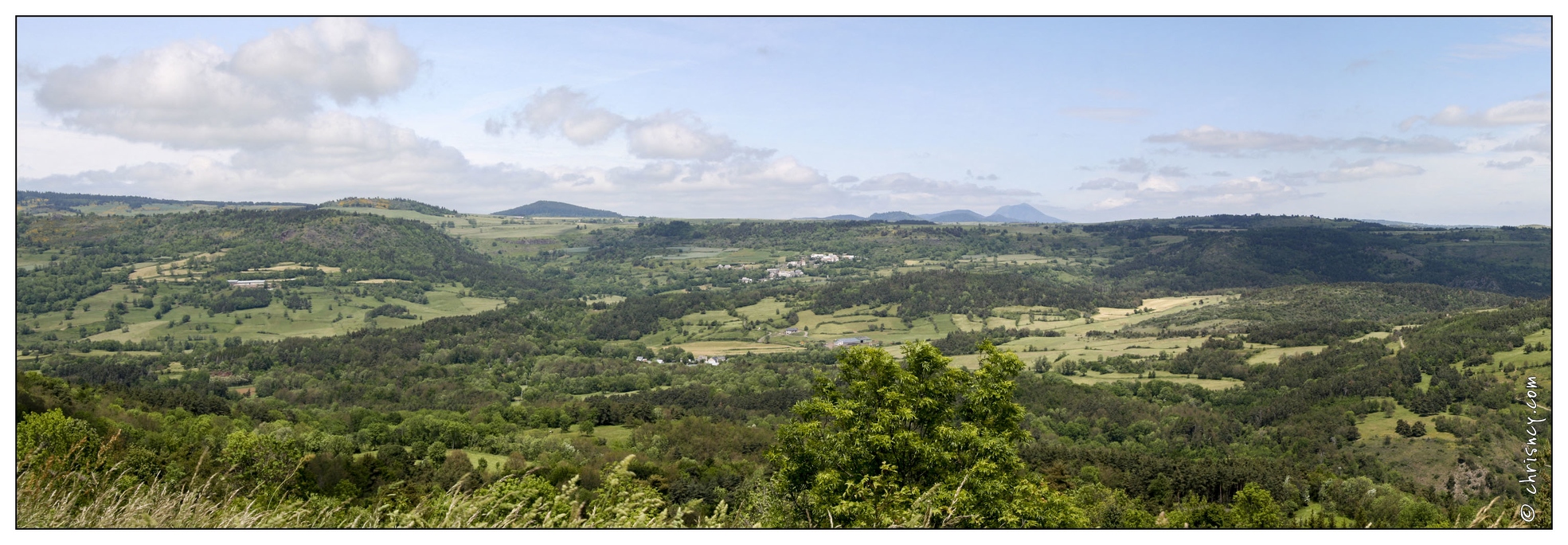 20070527-15_2338-Vue_depuis_Puy_de_Bessolles_pano1_w.jpg