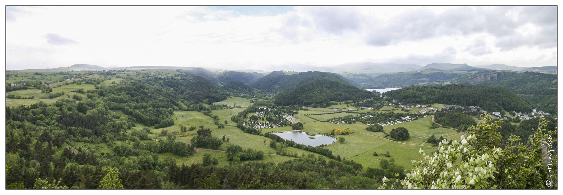 20070527-20_2457-Vue_balade_Puy_Bessolles_pano_w.jpg