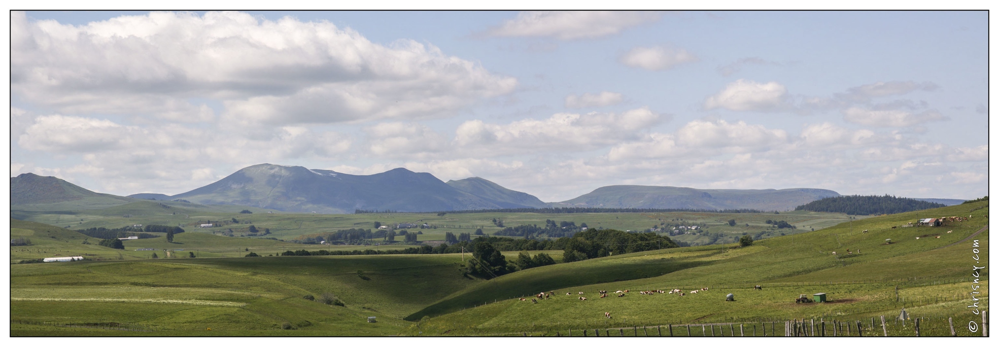 20070529-53_2966-Monts_Dore_depuis_besse_pano2_w.jpg