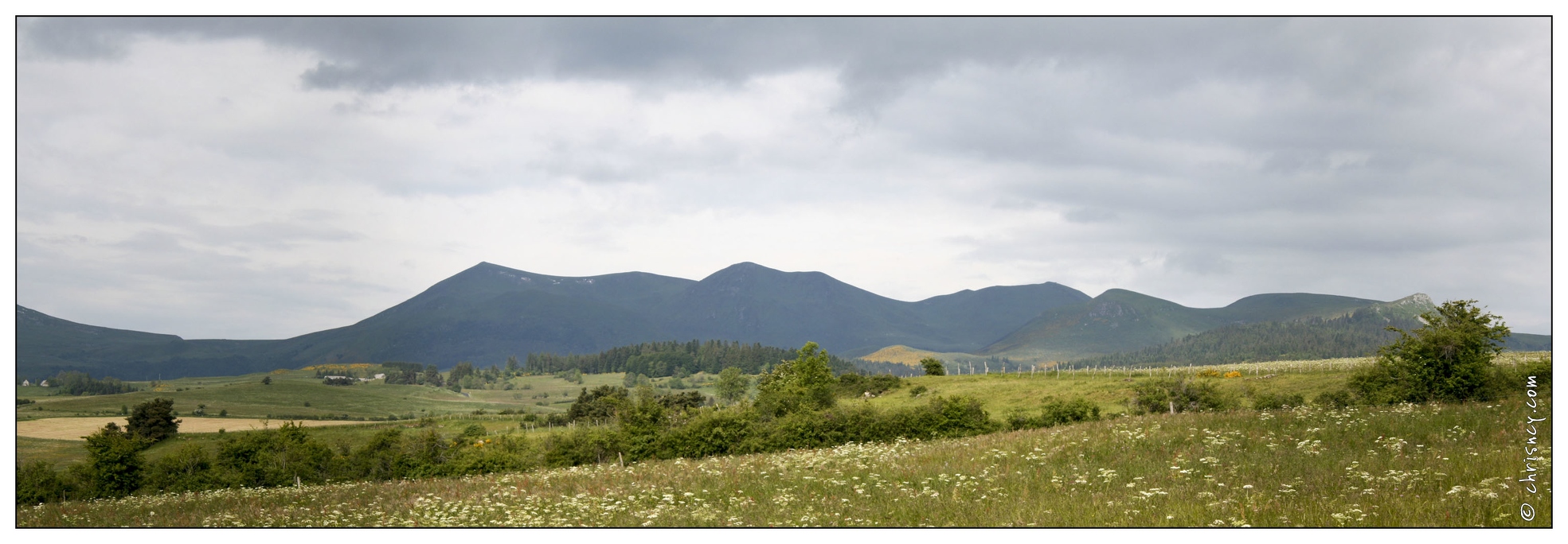 20070531-12_3301-Monts_dore_pano_w.jpg