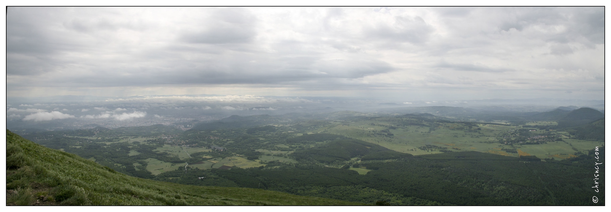 20070531-16_3320-vue_du_puy_de_dome_pano_w.jpg