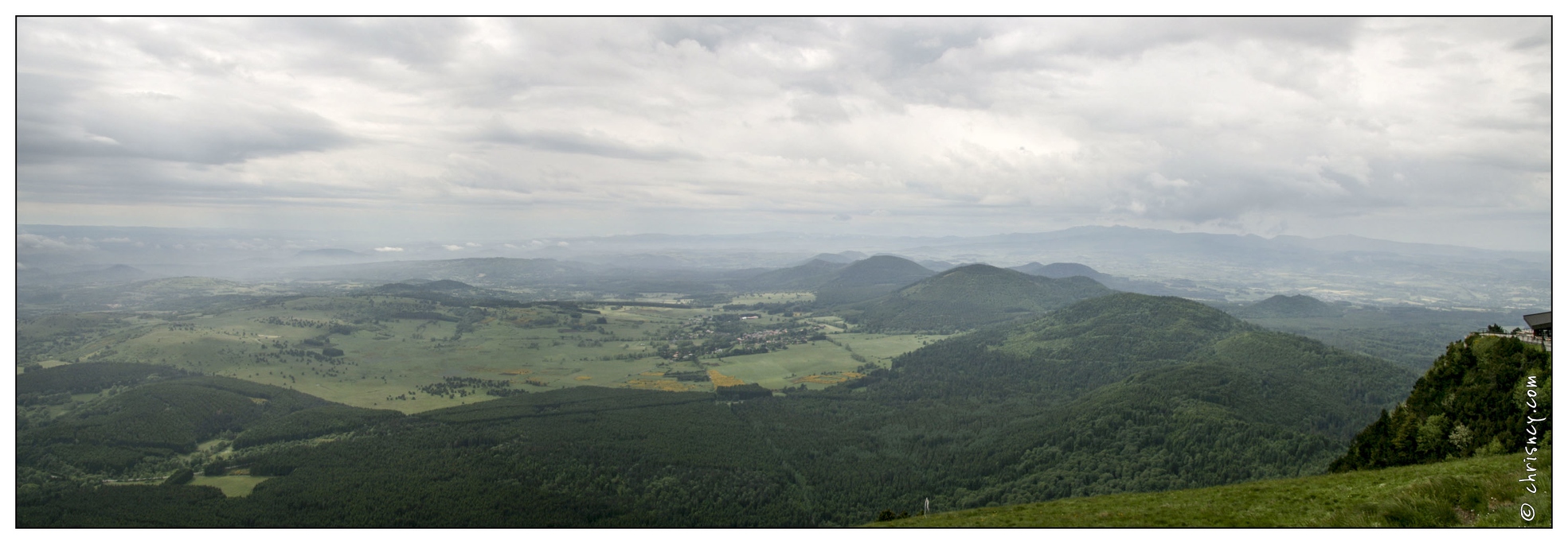 20070531-17_3323-vue_du_puy_de_dome_pano_w.jpg