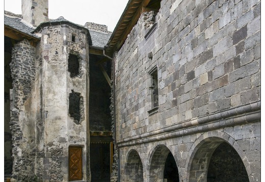 20070603-22 3942-Chateau de Murol pano w