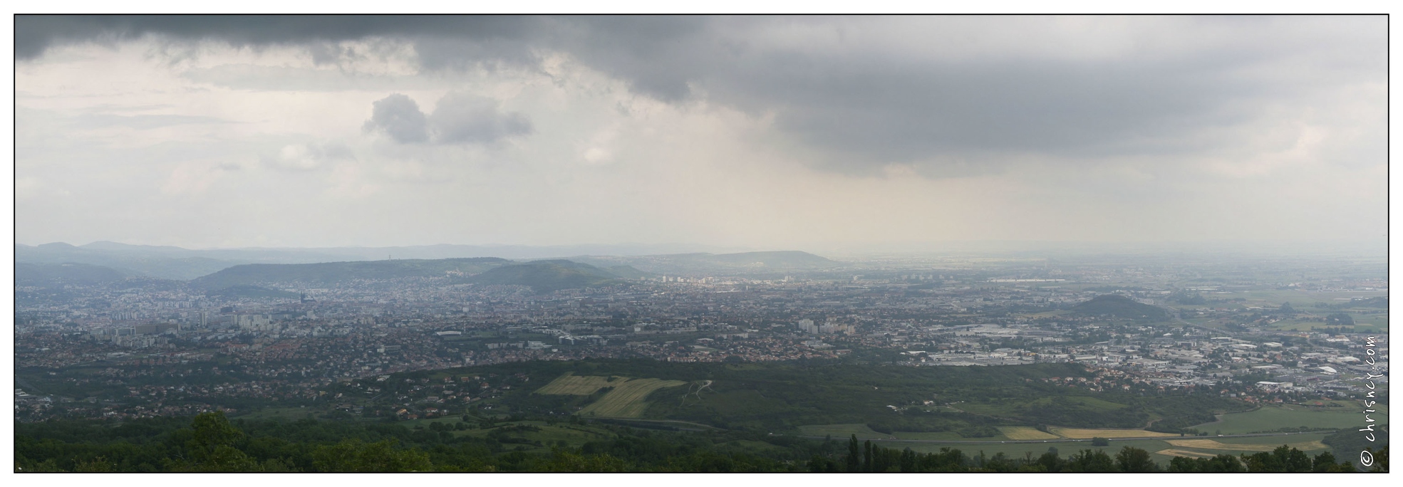 20070604-4289-Clermont_Vue_du_plateau_de_Gergovie__pano2_w.jpg