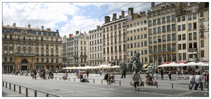 20070623-099 5599-Lyon place des terreaux  pano w