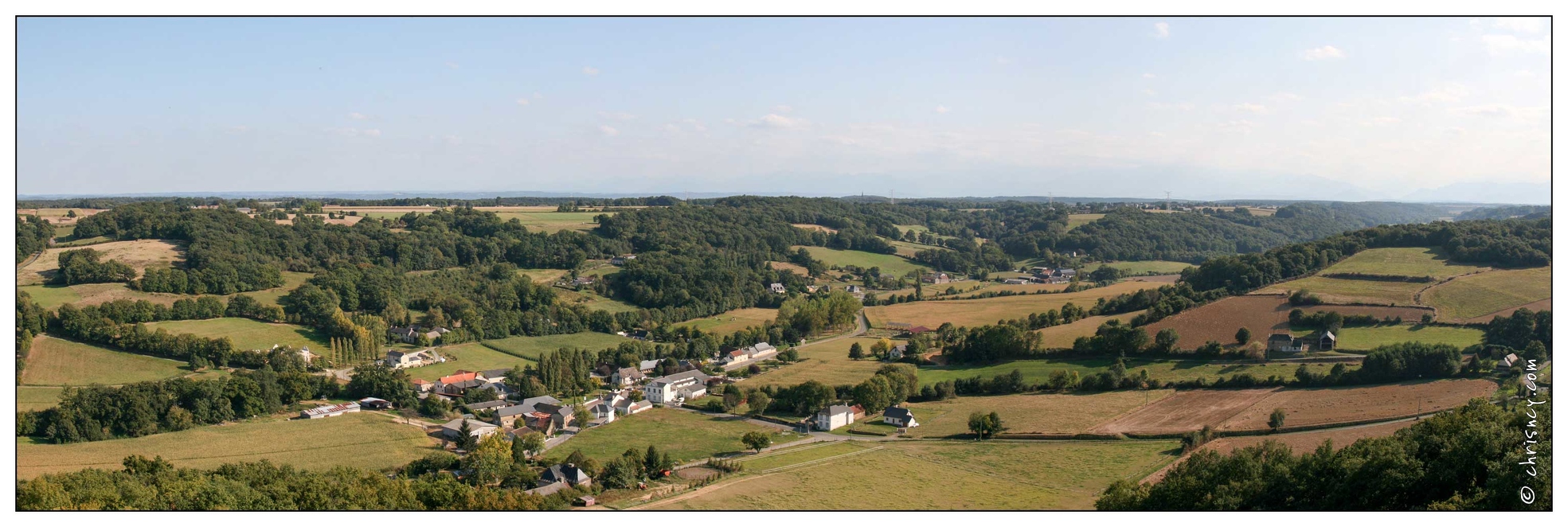 20080928-16_6551-le_Bearn_vu_du_Chateau_de_Montaner_pano.jpg