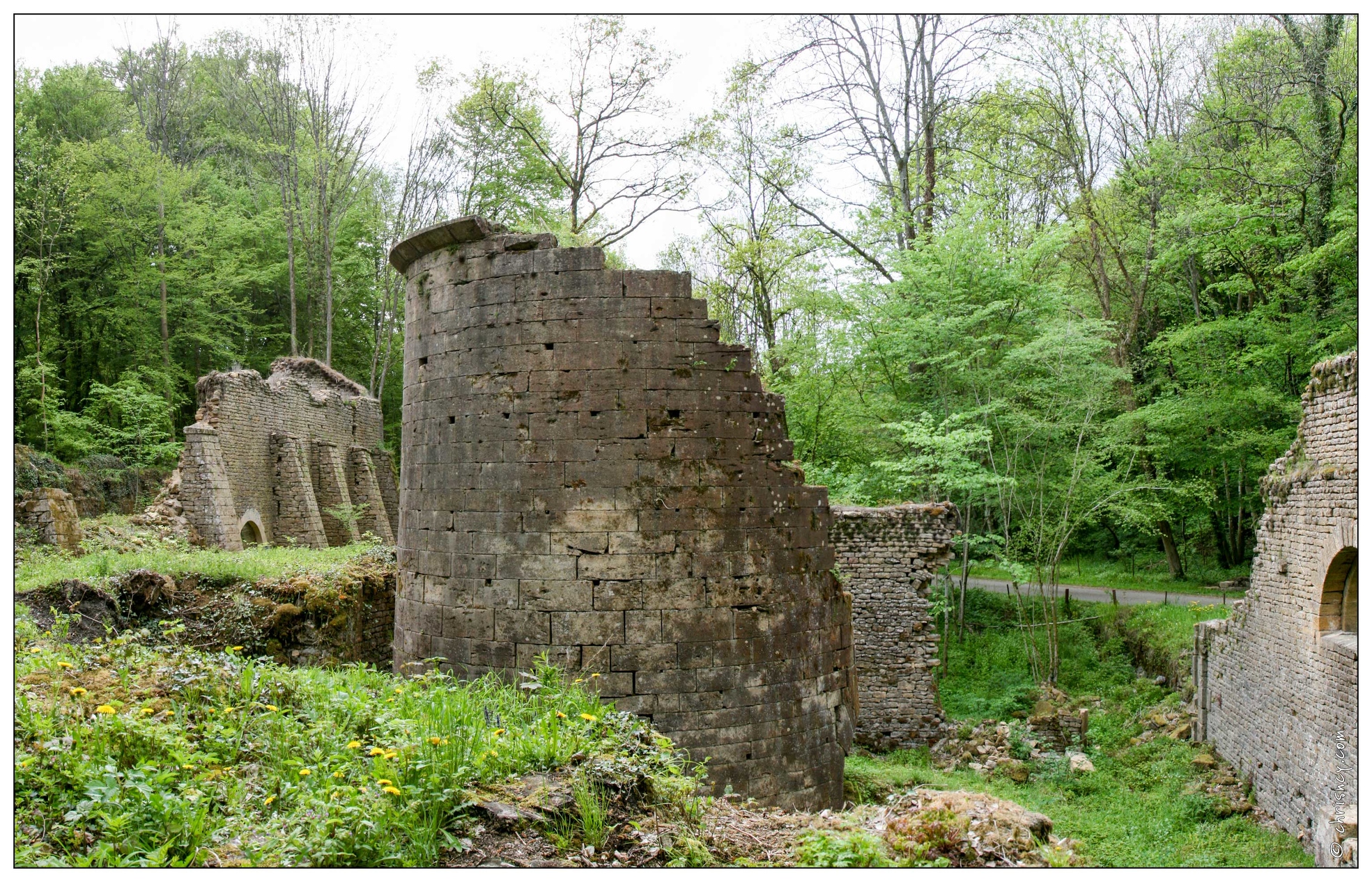 20090503-33_3880-Bas_fourneau_de_Dorlon_pano.jpg