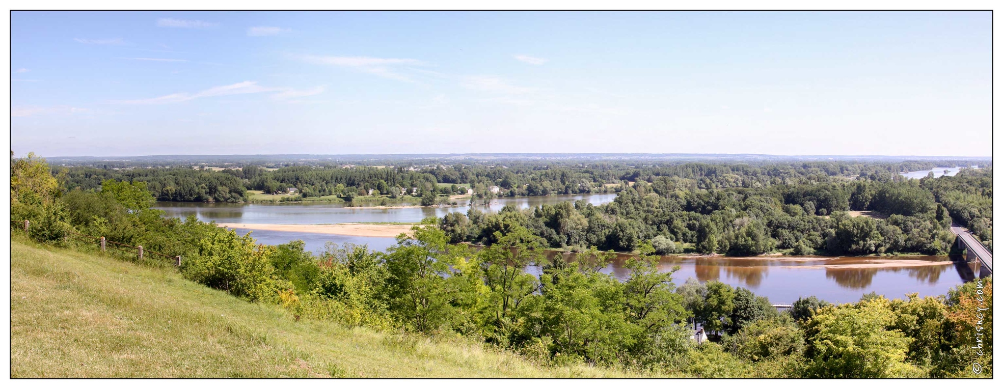 20090613-13_3062-Candes_St_Martin_confluent_Loire_Vienne_pano.jpg