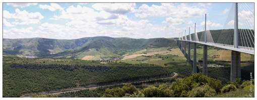 20100605-03 2759-Viaduc Millau pano 2