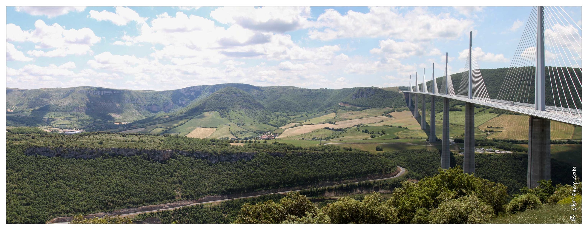 20100605-03_2759-Viaduc_Millau_pano_2.jpg