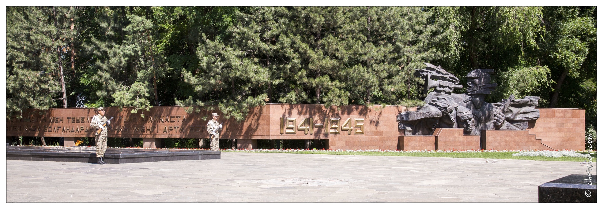 20140624-012_2224-Almaty_Memorial_des_combattants.jpg