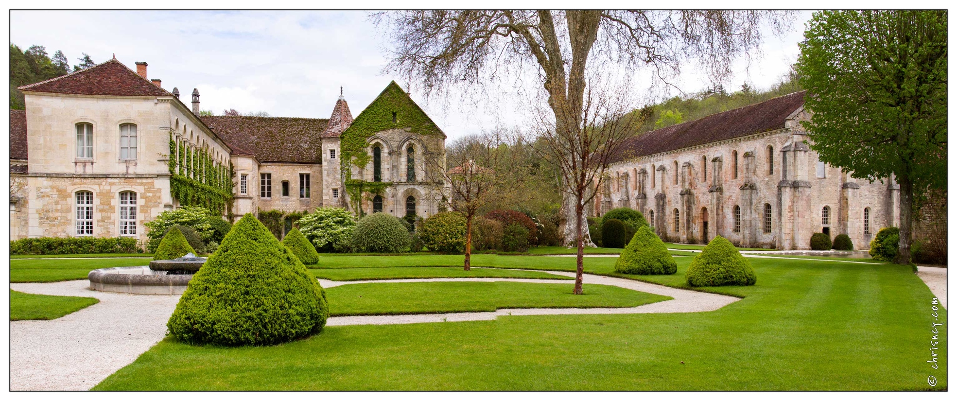 20120509-31_0815-Abbaye_Fontenay__pano.jpg