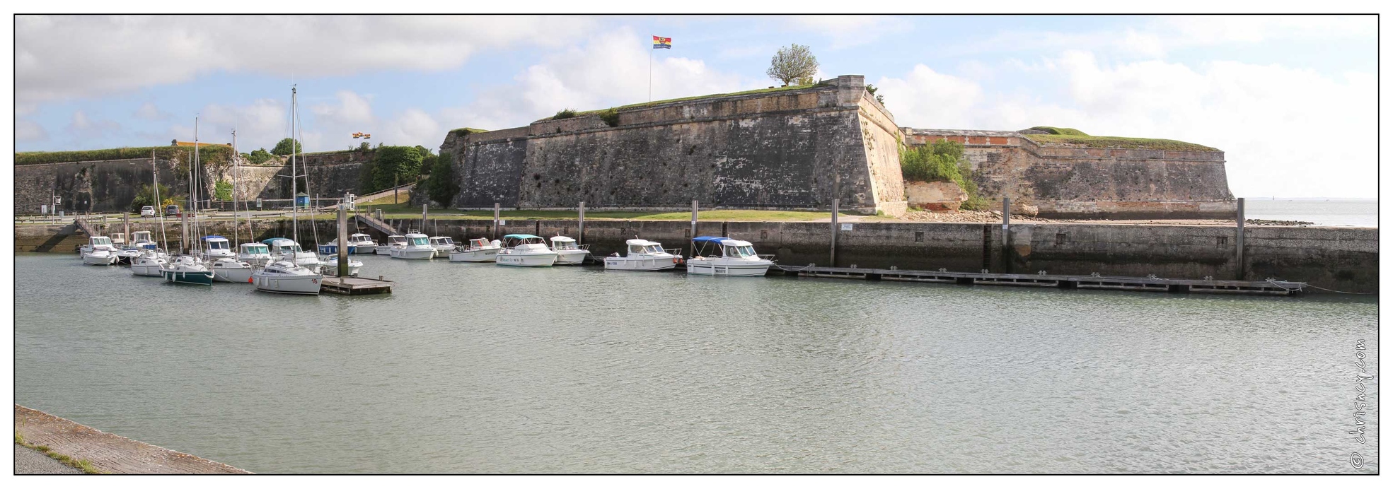 20120522-02 1975-Le Chateau d Oleron pano - 20120522-02_1975-Le_Chateau_d_Oleron_pano.jpg 20120522-02_1975-Le_Chateau_d_Oleron_pano.jpg