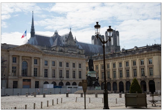 20150406-05 0210-Reims Place Royale et cathedrale