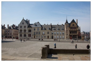 20150407-46 0424-Amiens Place de la Cathedrale