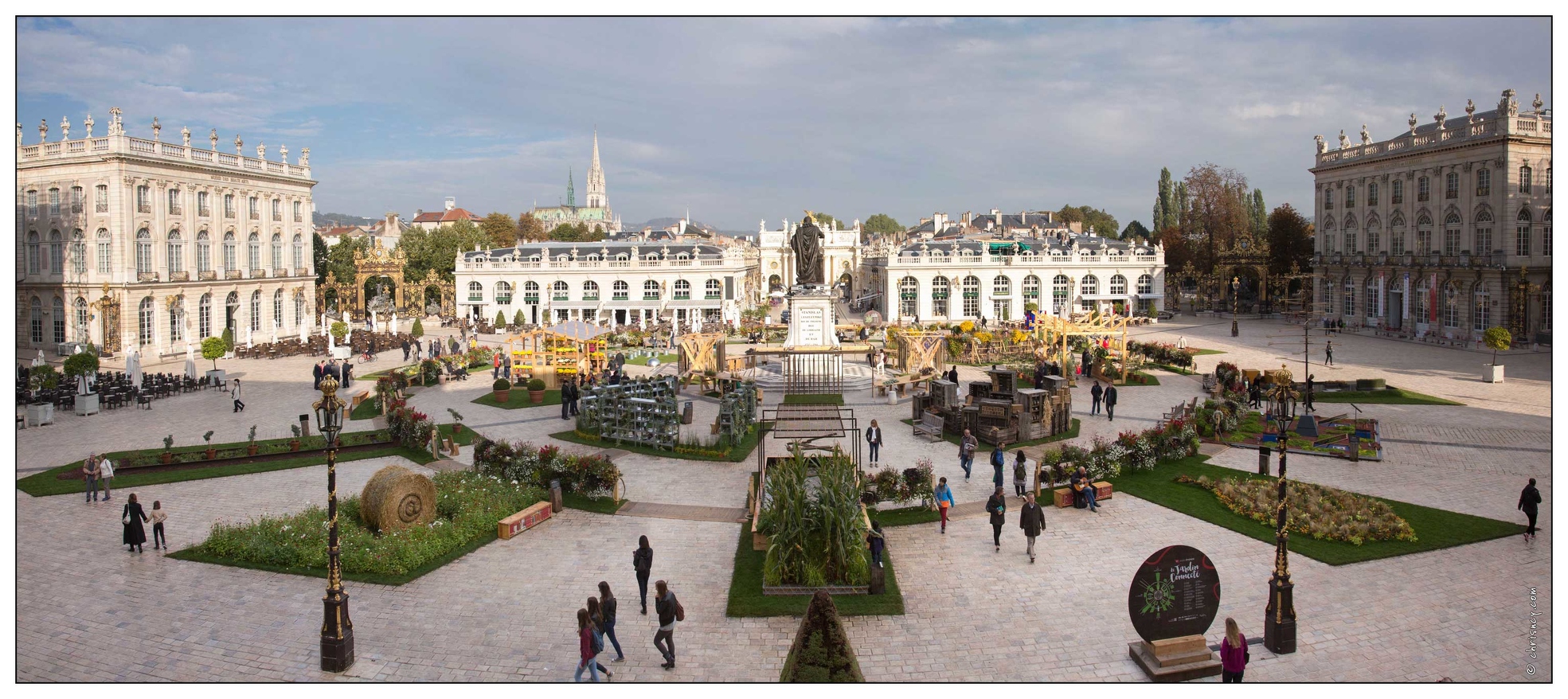 20151003-3197-Place_Stanislas_jardin_ephemere_pano_0000.jpg