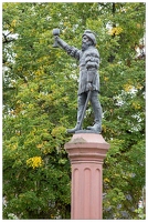 20151007-074 3800-Vallee du Rhin Rudesheim am Rhein Statue sur la place