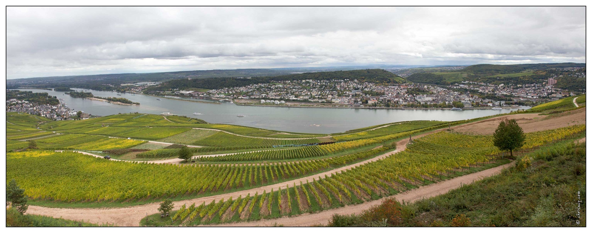 20151007-084_3821-Vallee_du_Rhin_Rudesheim_Vue_sur_Bingen_am_Rhein_pano_0000.jpg