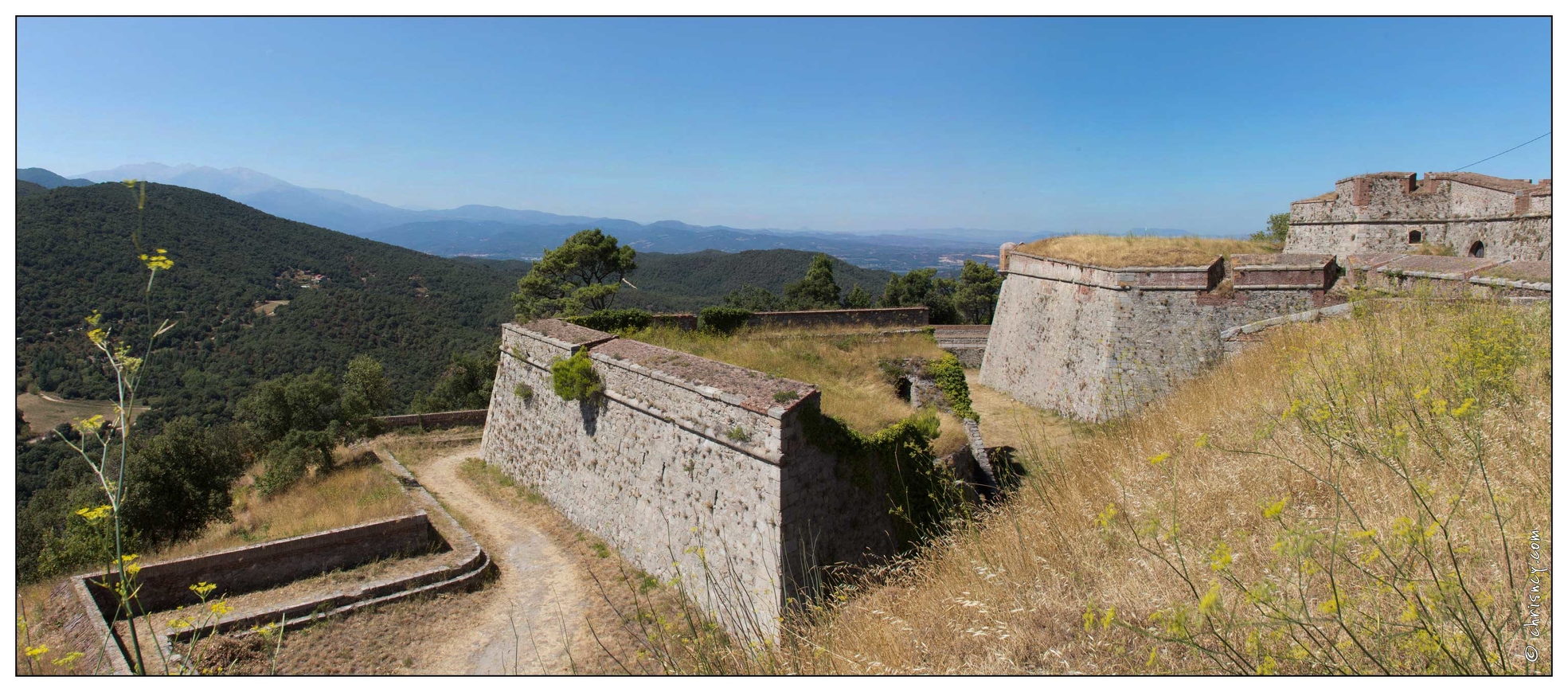 20160826-26_1718-Le_Perthus_Fort_de_Bellegarde_pano.jpg