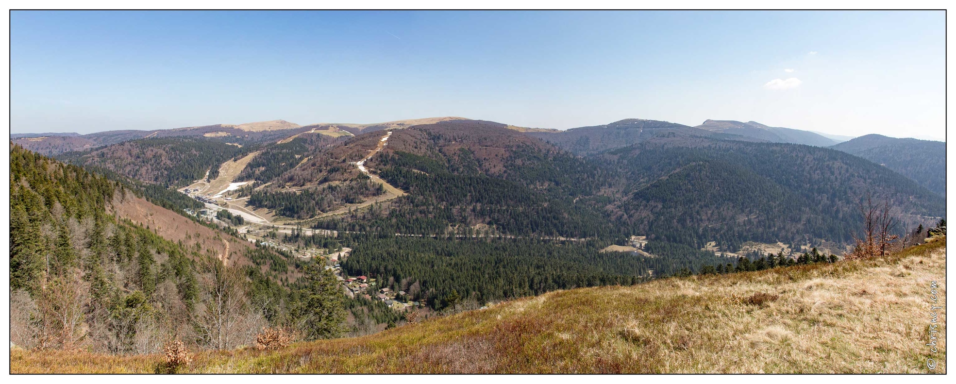 20170408-10_7602-Les_Champis_vue_sur_Hohneck_et_les_cretes_pano.jpg