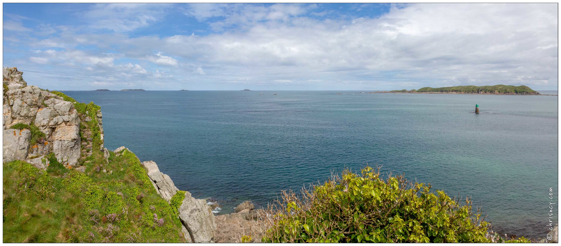 20180513-014_8178-Perros_Guirec_A_la_pointe_du_chateau_pano.jpg