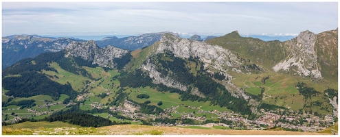 20190816-16 7862-Le Grand Bornand Au Mont Lachat Chaine du Bargy Aiguille Verte Pano