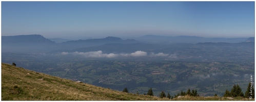 20190824-18 8526-Cret de Chatillon Semnoz Pano 1 Vue Bourget Jura