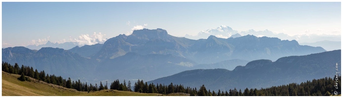 20190824-24 8507-Cret de Chatillon Semnoz Pano Vue Tournette Mt blanc