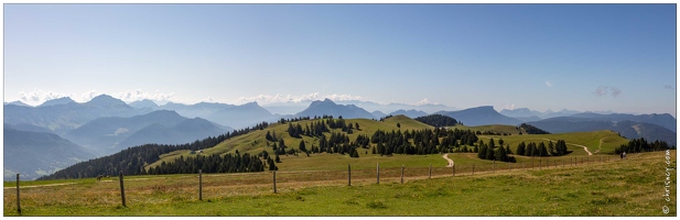 20190824-26 8519-Cret de Chatillon Semnoz Pano Vue Bauges Chartreuse