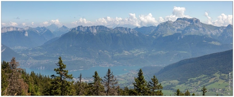 20190824-28 8544-Cret de Chatillon Semnoz Pano Vue Parmelan Veyrier Tournette