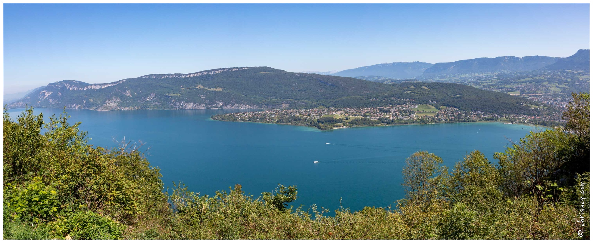 20190826-25 8740-Belvedere sur Lac et Hautecombe Pano - 20190826-25_8740-Belvedere_sur_Lac_et_Hautecombe_Pano.jpg 20190826-25_8740-Belvedere_sur_Lac_et_Hautecombe_Pano.jpg