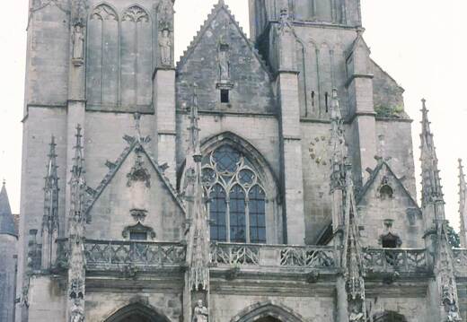 19820930-318d-Semur en Auxois