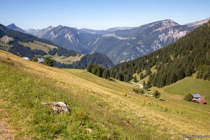 20220711-3327-Chemin col de Cenise Vue vers les bornes