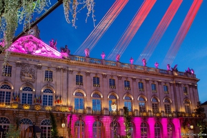 Nancy jardin éphémère 2022 de nuit et octobre rose