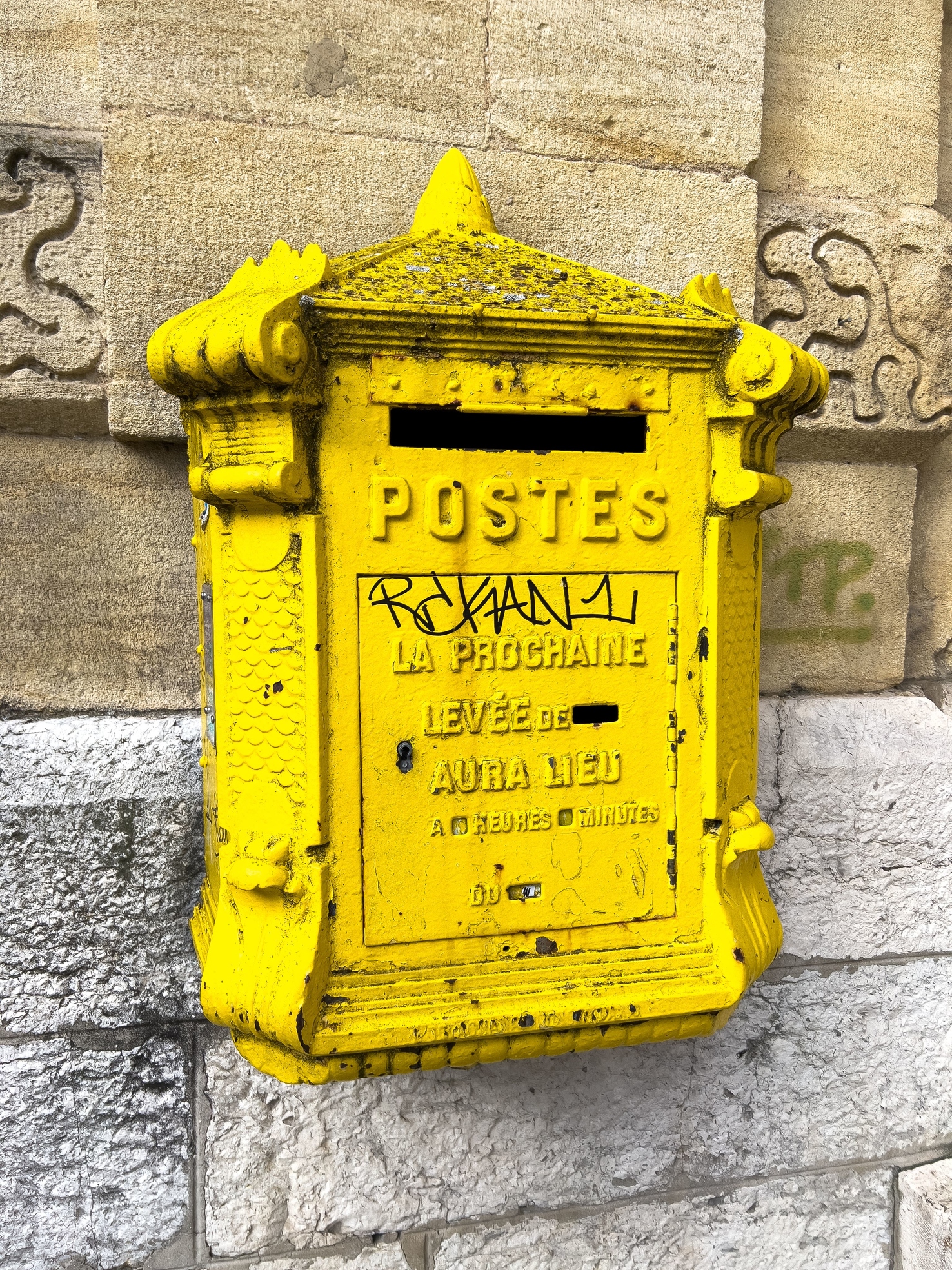20230203-7043-Pontarlier_Porte_Saint_Pierre_boite_aux_lettres.jpg