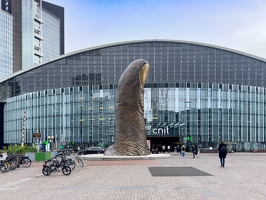 20240325-85 3159-PARIS la defense CNIT 1958 et Pouce Cesar 1991
