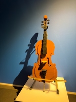 20240325-2799-Paris expo lego cello