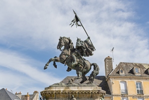 20250404-10 7494-Falaise Place Guillaume le Conquerant