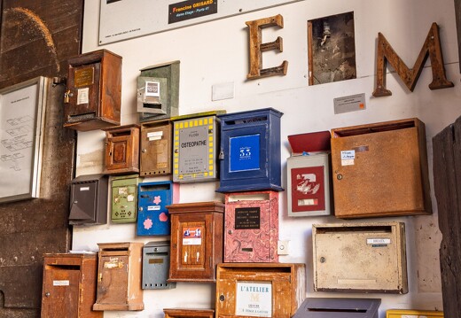 20260203-022 2660-Marseille Cours Etienne d Orves Boites aux lettres