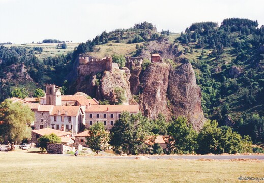 19920800-0044-Arlempdes le chateau