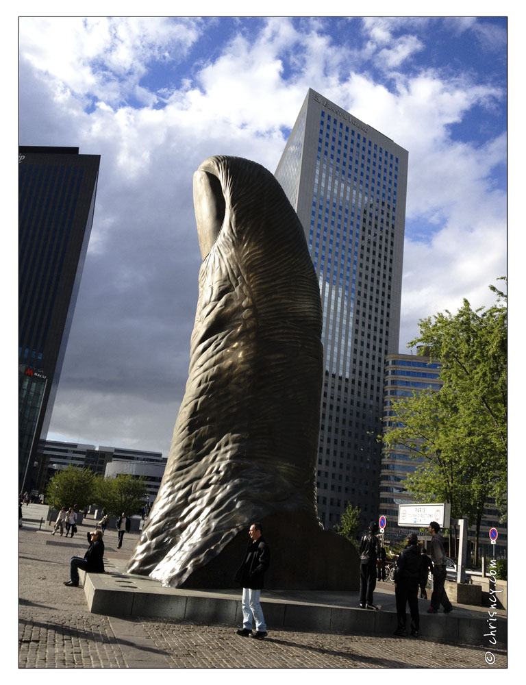 20120711-098_0868-Paris_La_Defense_Le_Pouce_Cesar.jpg