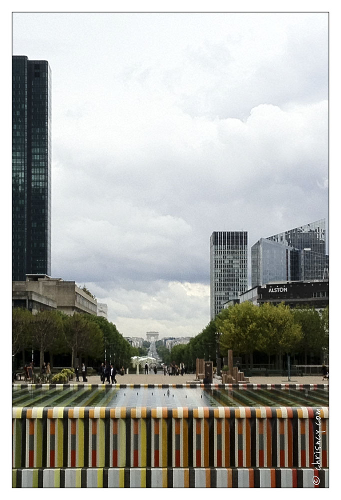 20120713-147_0909-Paris_La_Defense_Fontaine_Agam.jpg