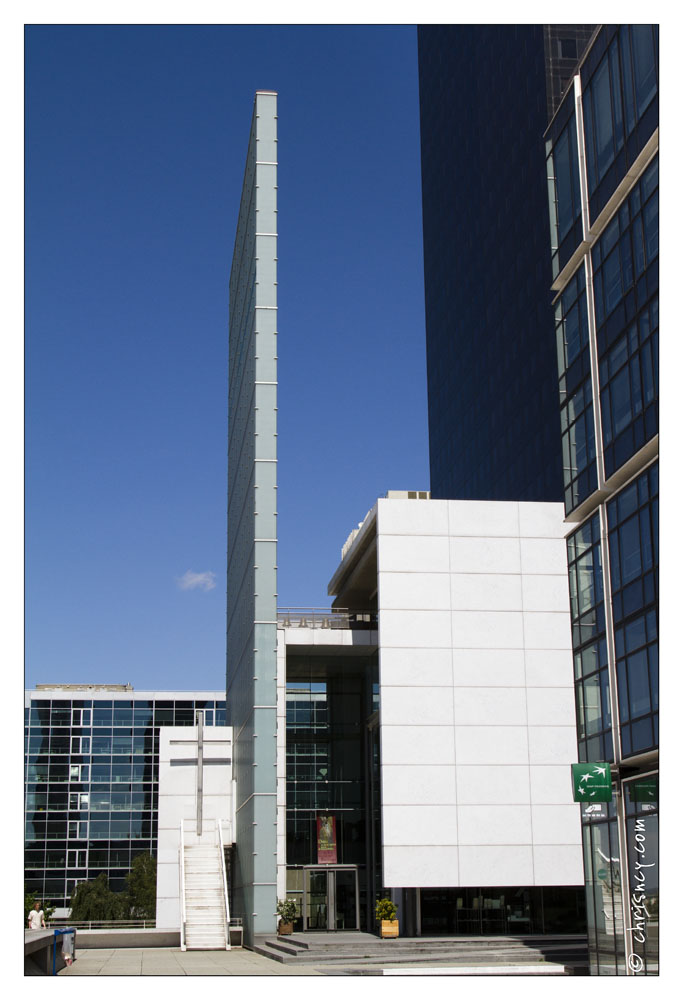 20120717-239_5207-Paris_La_Defense_Eglise.jpg