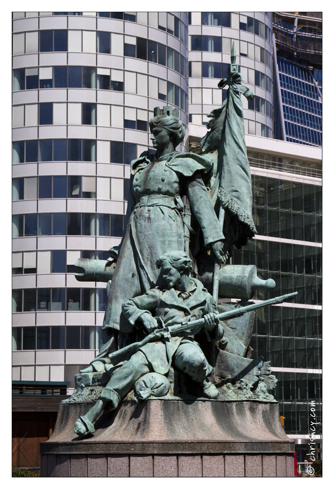 20120717-248_5226-Paris_La_Defense_Statue_de_Barrias.jpg