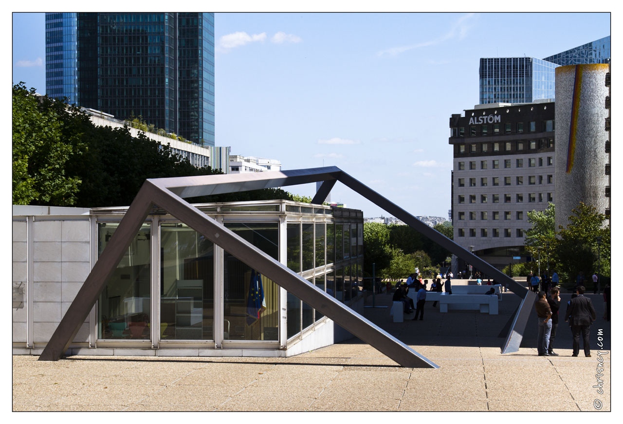 20120717-252_5232-Paris_La_Defense_La_Defonce_Morellet.jpg