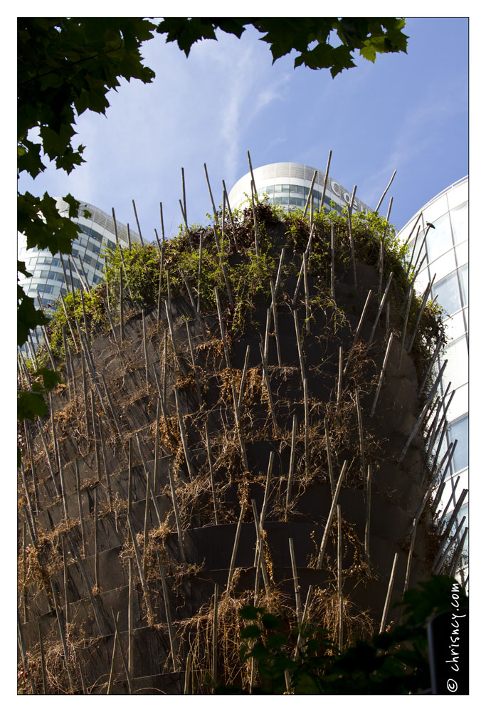 20120717-254_5257-Paris_La_Defense_Cheminee_Vegetale_Francois.jpg